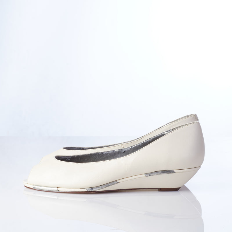 Carvela Cream Peep Toe Wedge Heel Shoe Size 60 ??